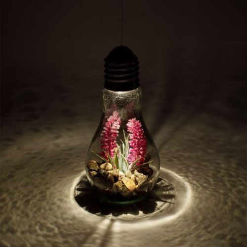 Dekoratív üveg LED lámpa fukszia virággal és kövekkel Ø11x19cm