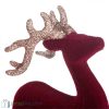 Karácsonyi dekoratív figura - bordó bársony rénszarvas 22 cm