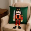 Karácsonyi Dekoratív Párna Zöld Bársonyos Diótörő Mintával, 3D Lábakkal 43x41cm