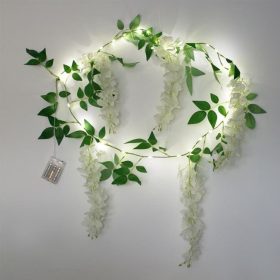   Dekoratív zöld leveles füzér fehér virágokkal és elemes LED világítással, 1.8m
