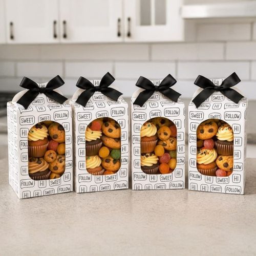 Fehér Papír Édességtartó Doboz Fekete Mintával és Masnival 9,8x6,8x1,5cm - 4 db