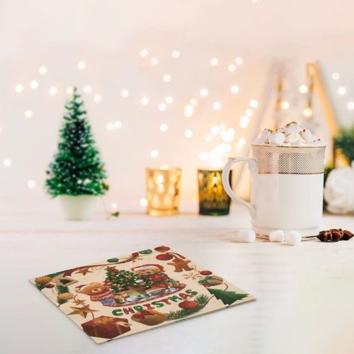 Karácsonyi bézs szalvéta barna macival és feldíszített fenyővel „Christmas” felirattal 40×40 cm – 20 db